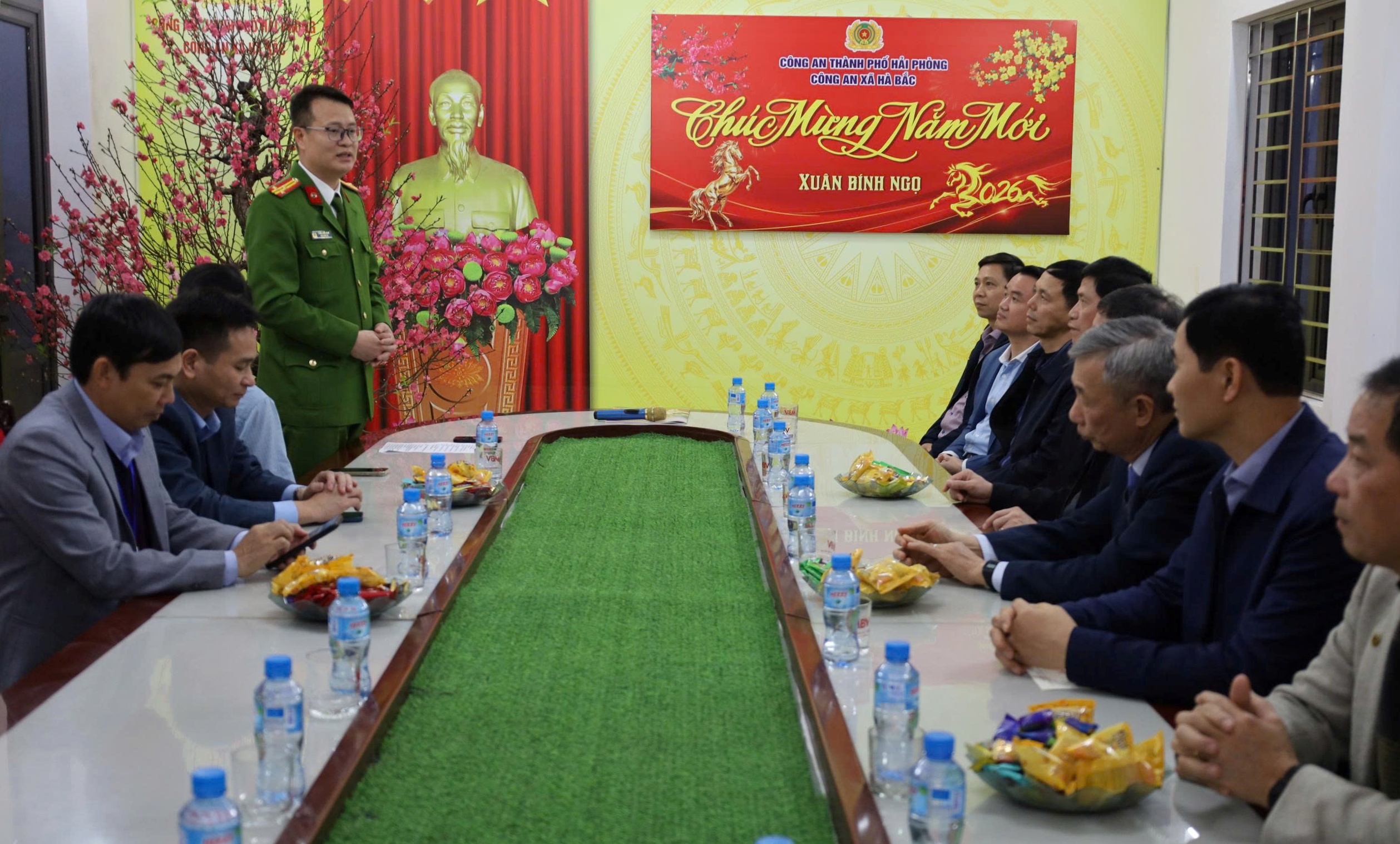 Công an xã Hà Bắc tiếp đoàn Đoàn sĩ quan cao cấp tới thăm, động viên và chúc Tết 